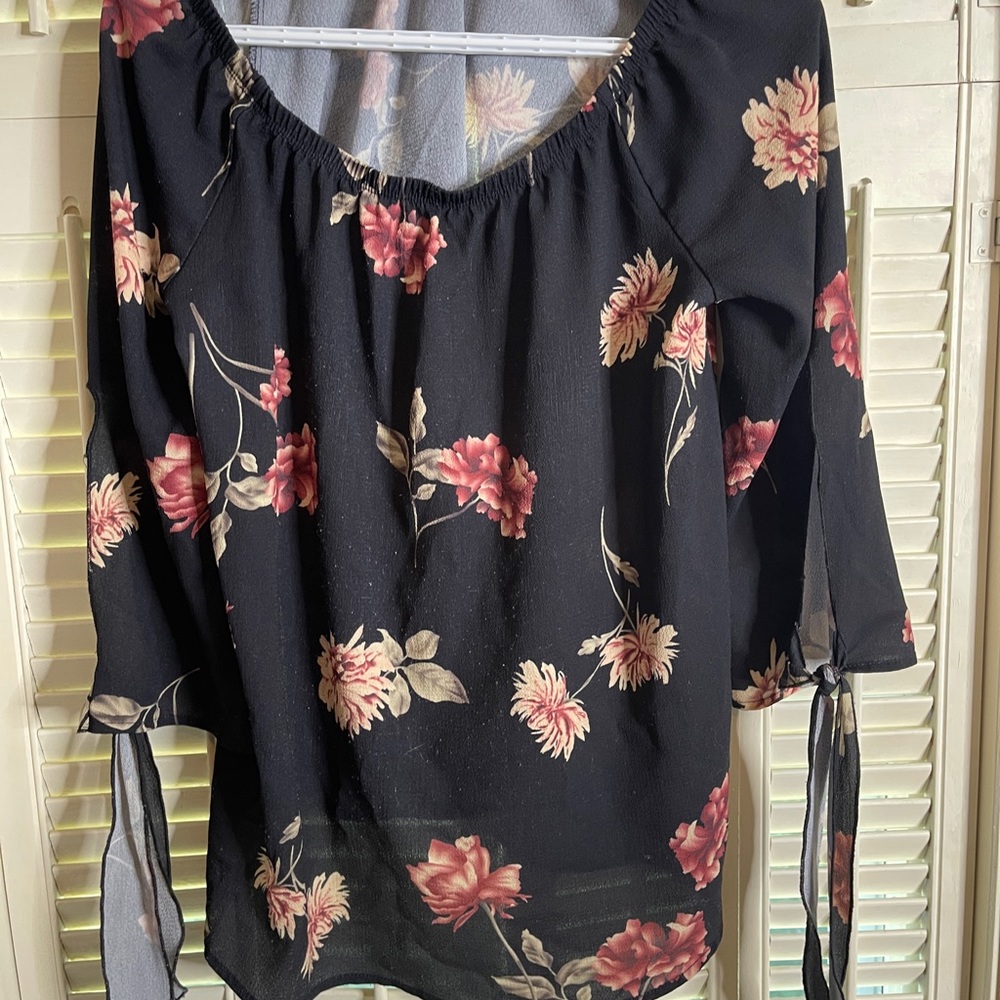 Black floral top